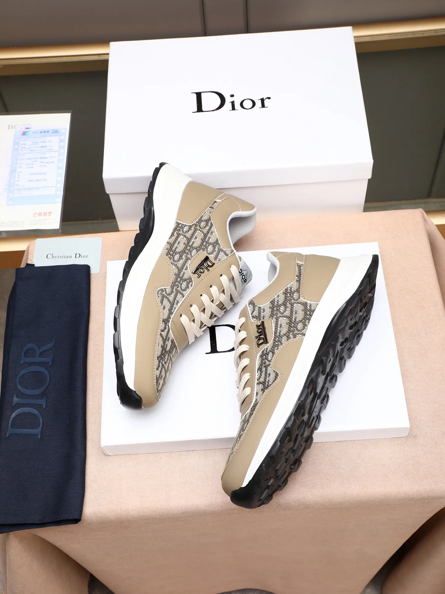 🆕🆕🆕Men's Shoes💰P460 Dior's avant-garde and versatile fashionable men's shoes are privately modeled, calfskin stitched with Dior's special waterproof fabric, fashionable, simple, stylish, eye-catching and classy. It will subvert old ideas and be a must-have for fashionistas who want to spend time with you! Must keep it for yourself! High-end comfort but low-end, high-end quality workmanship. Code number: 38-44 (45 customized) 4 colors for your choice [kiss][kiss][kiss]